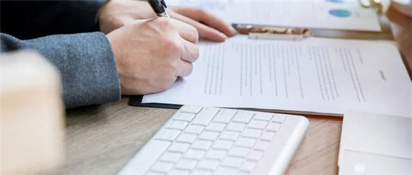 工程保證保險(xiǎn)合同中，投保人、保險(xiǎn)人、被保險(xiǎn)人各有哪些權(quán)利？